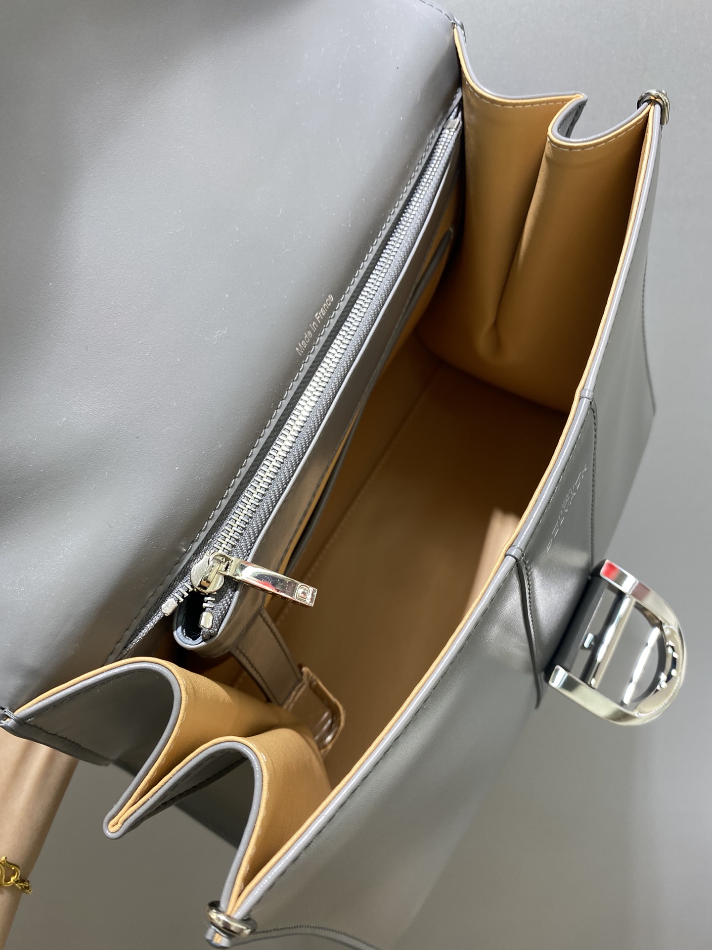 델보 브리앙 박스백 미듐